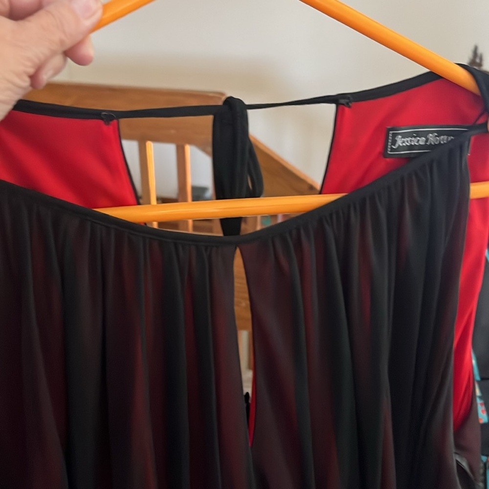 Black and red lined sleeveless evening dress
Jessica Howard - Picture 2 of 7
